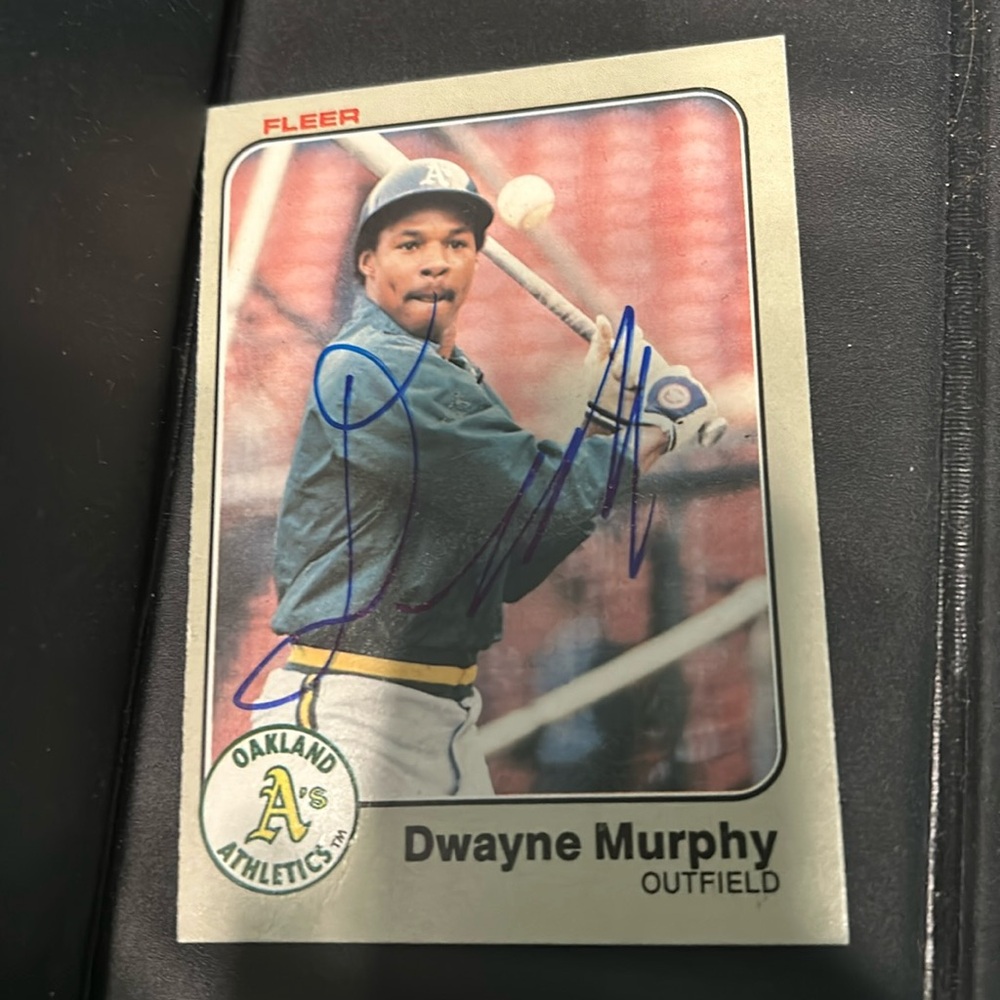 1983 Fleer #528 Dwayne Murphy autographed card